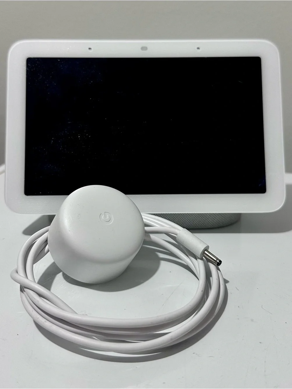 Google Nest Hub 7” White Smart Display with White Power Adapter GUIK2